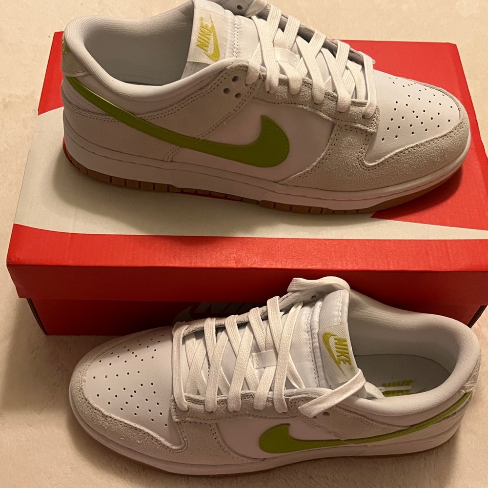 Nike Dunks White and Green Sneakers